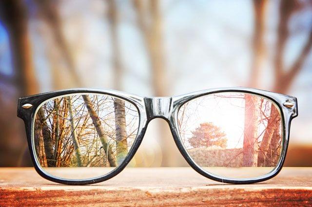 Можно ли улучшить зрение самостоятельно в домашних условиях?
