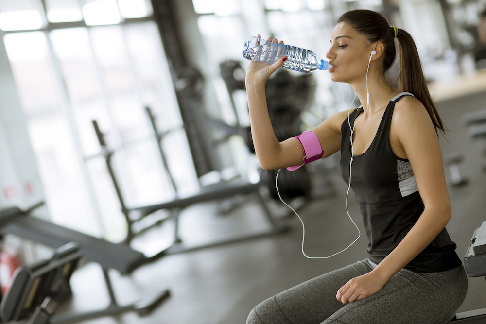 Можно ли пить воду во время тренировок Влияние воды на физическую активность
